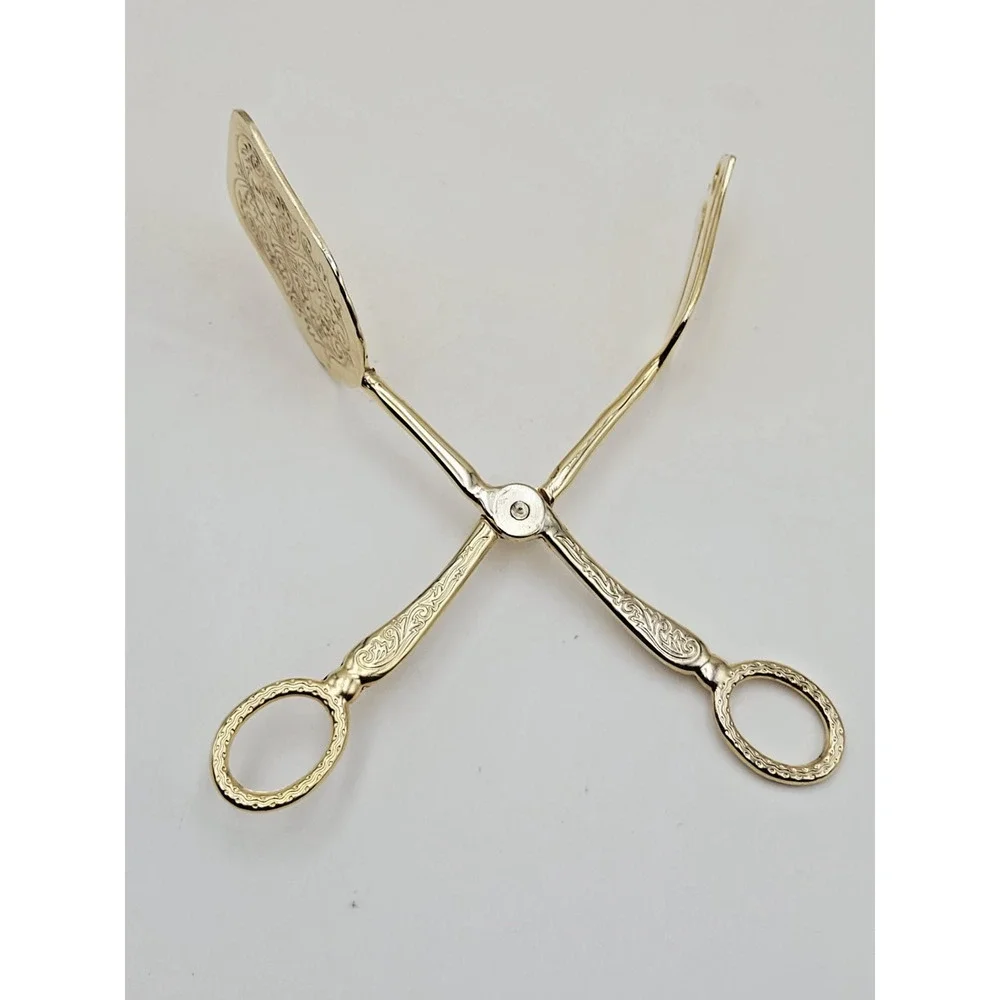 Ornate Gold Tone Engraved Tongs 7.5in Floral Scroll Serving Utensil